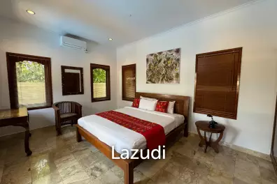 STYLISH RENOVATED VILLA WITH TEAK WOOD ACCENTS IN UNGASAN