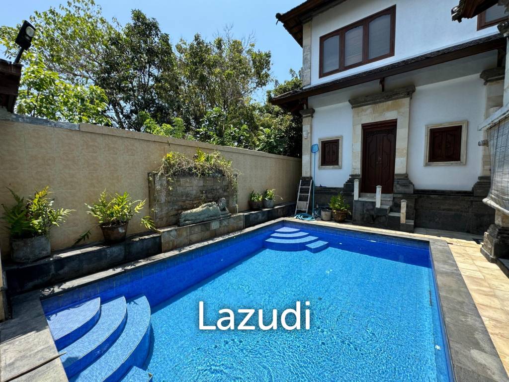 STYLISH RENOVATED VILLA WITH TEAK WOOD ACCENTS IN UNGASAN