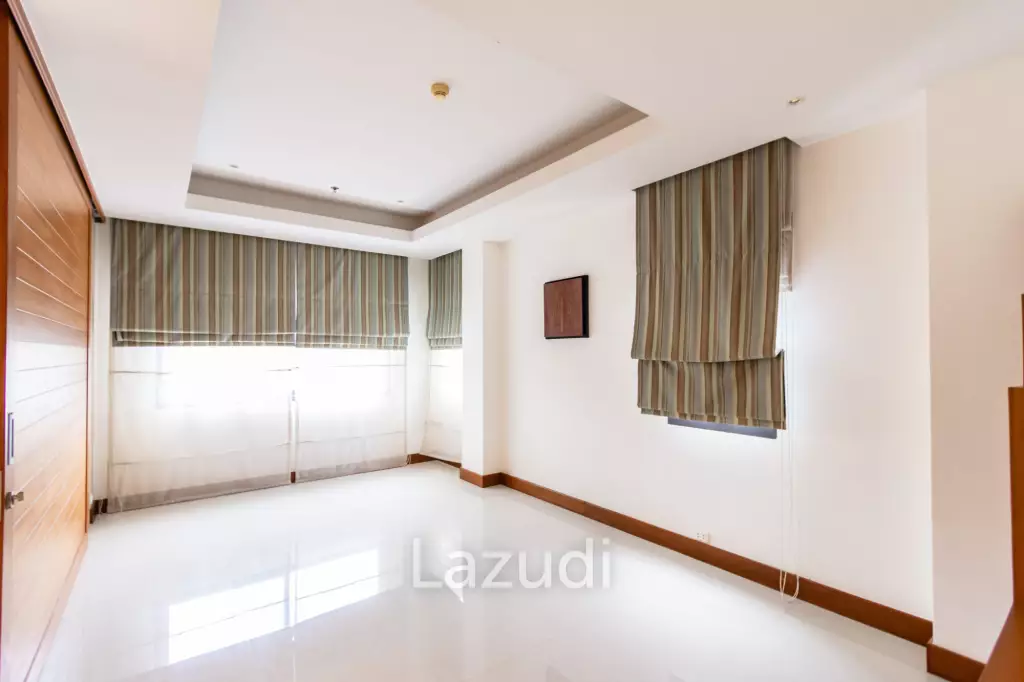 2 Bed 4 Bath 184.22 SQ.M Black Mountain Golf Course