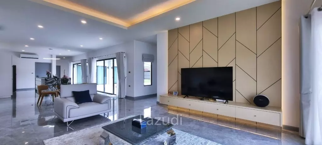 4 Beds 5 Baths 450 SQ.M. Pool Villa in Huay Yai
