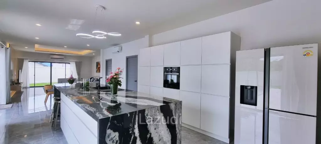 4 Beds 5 Baths 450 SQ.M. Pool Villa in Huay Yai