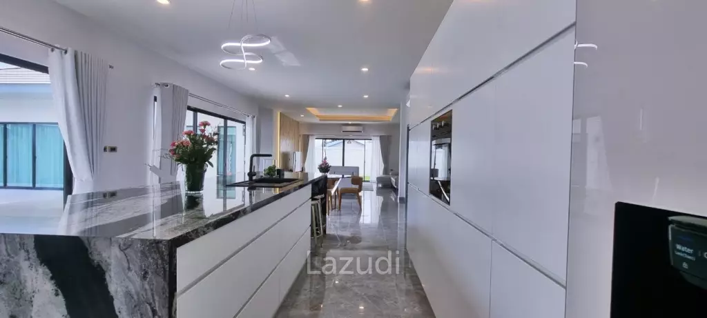 4 Beds 5 Baths 450 SQ.M. Pool Villa in Huay Yai