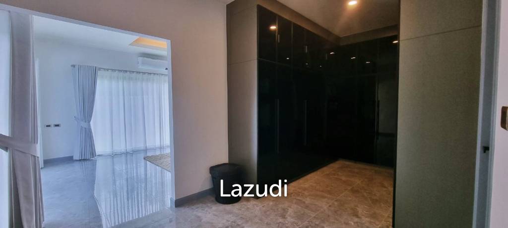4 Beds 5 Baths 450 SQ.M. Pool Villa in Huay Yai