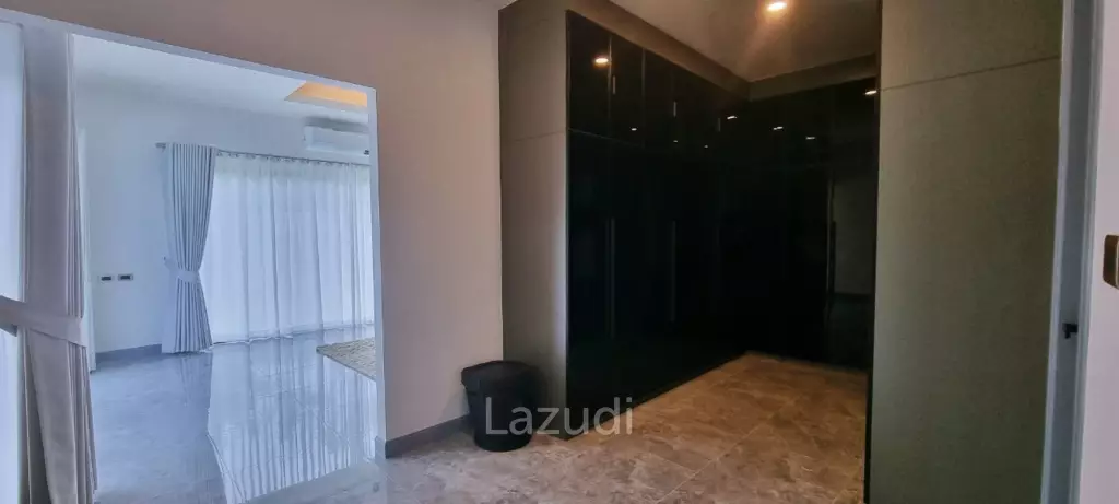 4 Beds 5 Baths 450 SQ.M. Pool Villa in Huay Yai