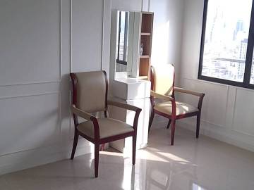 2 Bed 1 Bath 64 SQ.M. Si Phraya River View