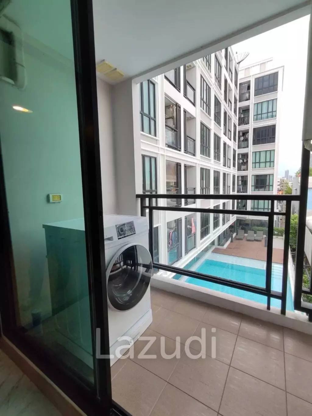 2 Bed 1 Bath 44 SQ.M The Cube Urban Sthorn-Chan