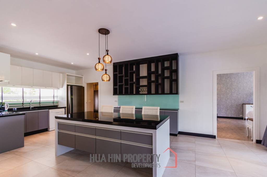 3 bed 3 bath 285.3 SQ,M Black Mountain Golf Course