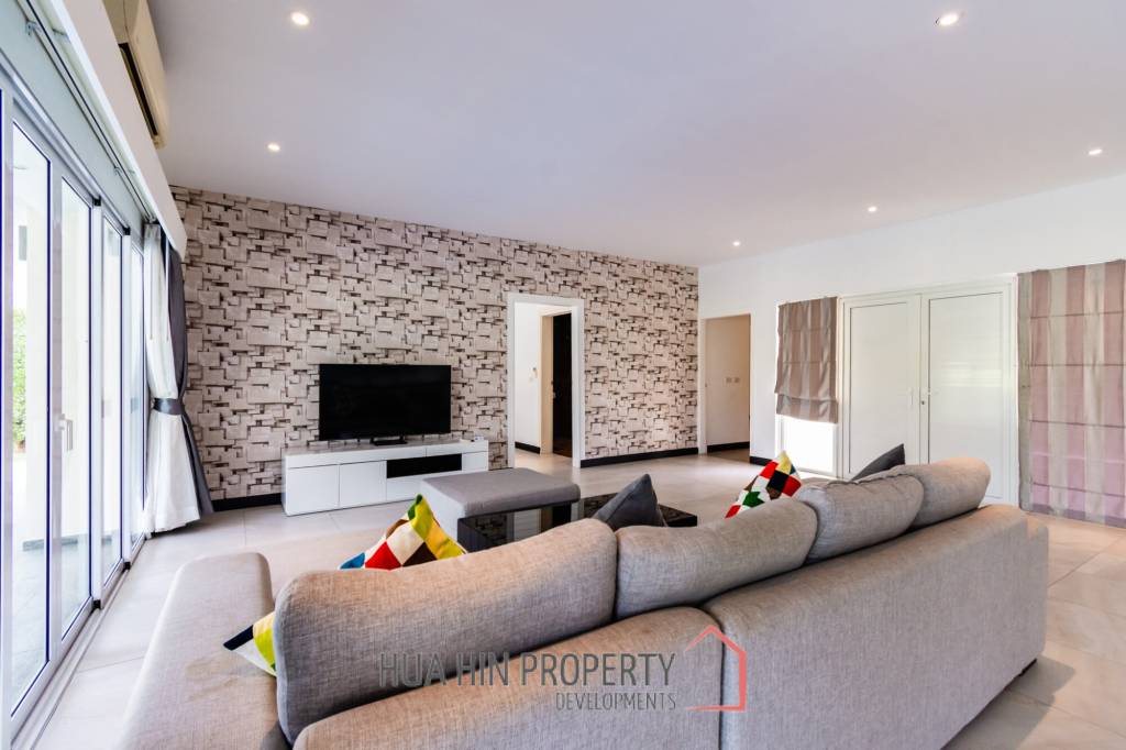3 bed 3 bath 285.3 SQ,M Black Mountain Golf Course