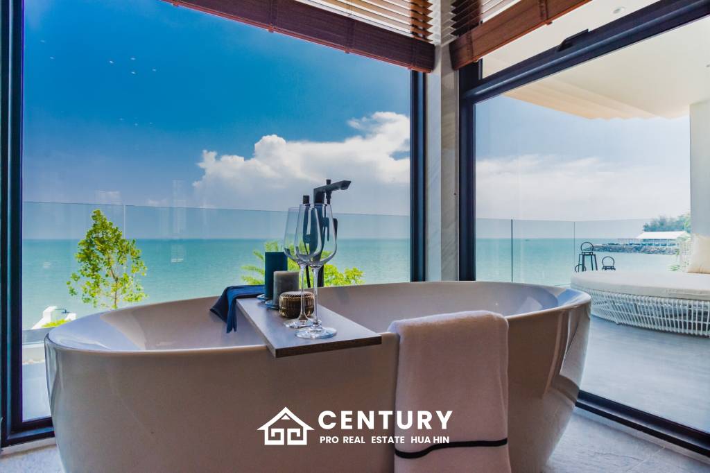 Luxurious Oceanfront Villa in Kehadfa Grand Cha-Am