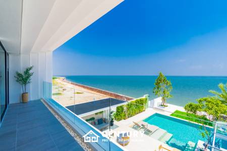 Luxurious Oceanfront Villa in Kehadfa Grand Cha-Am