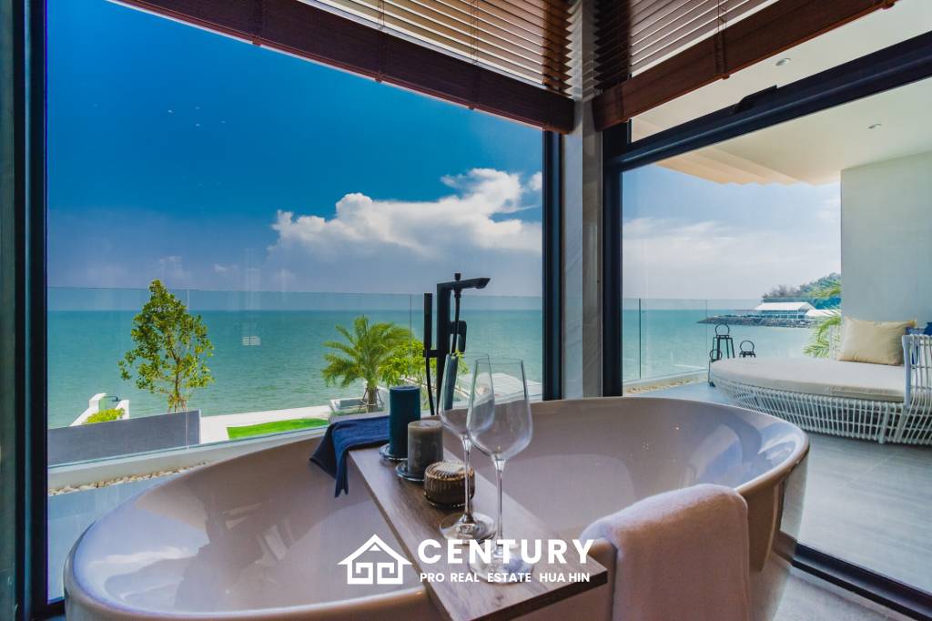 Luxurious Oceanfront Villa in Kehadfa Grand Cha-Am