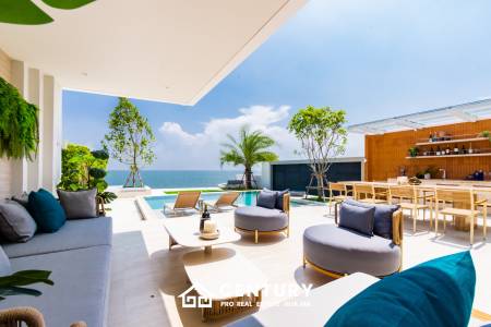 Luxurious Oceanfront Villa in Kehadfa Grand Cha-Am