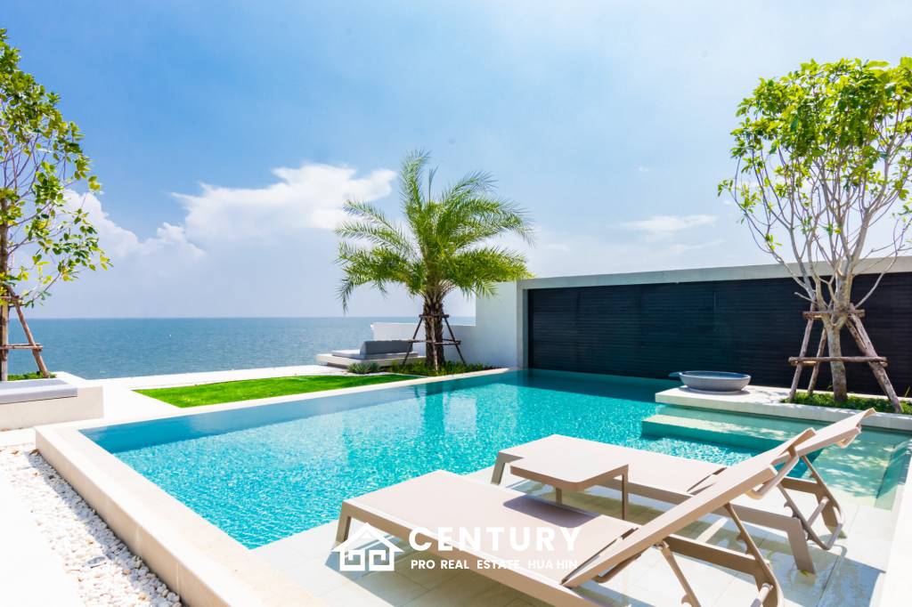 Luxurious Oceanfront Villa in Kehadfa Grand Cha-Am
