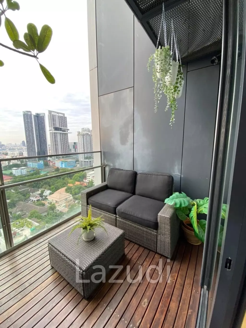 2 Bed 2 Bath 94 SQ.M The Met Condominium
