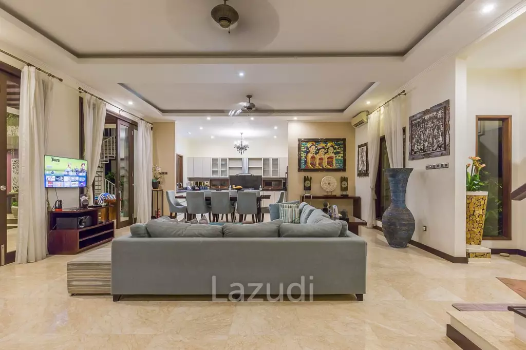 Exclusive 4-Bedroom Villa with Stunning Ocean View in Jimbaran