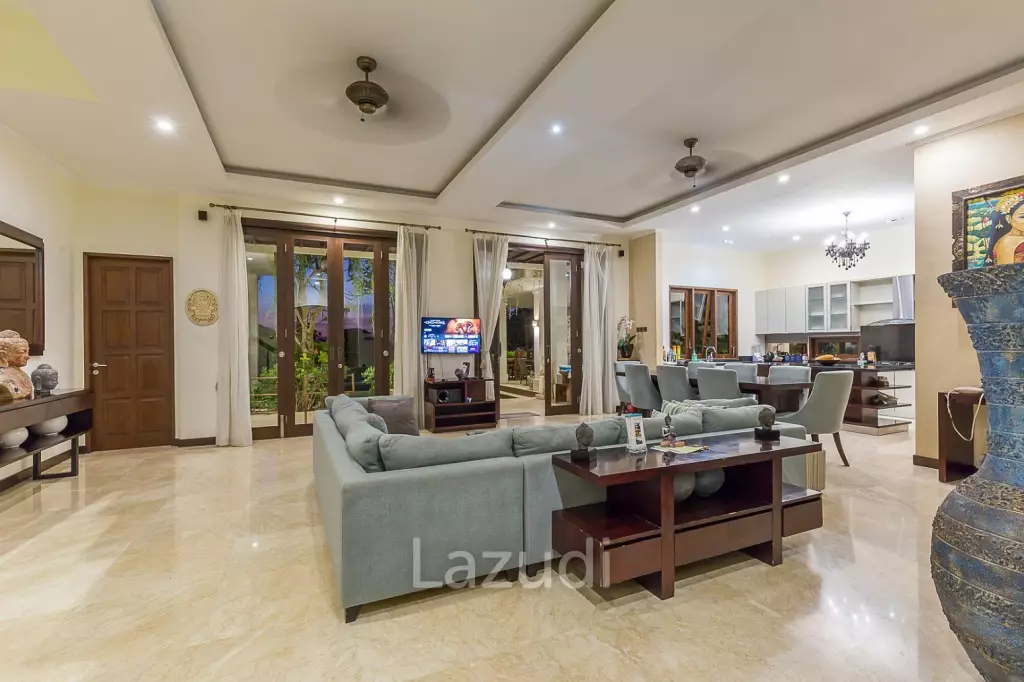Exclusive 4-Bedroom Villa with Stunning Ocean View in Jimbaran