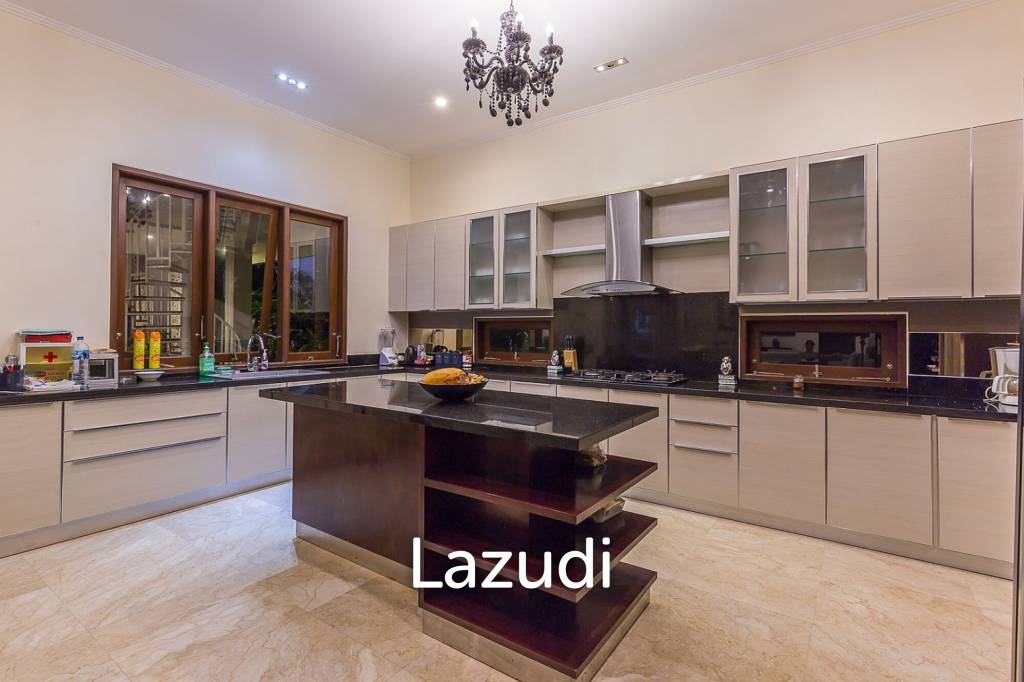 Exclusive 4-Bedroom Villa with Stunning Ocean View in Jimbaran