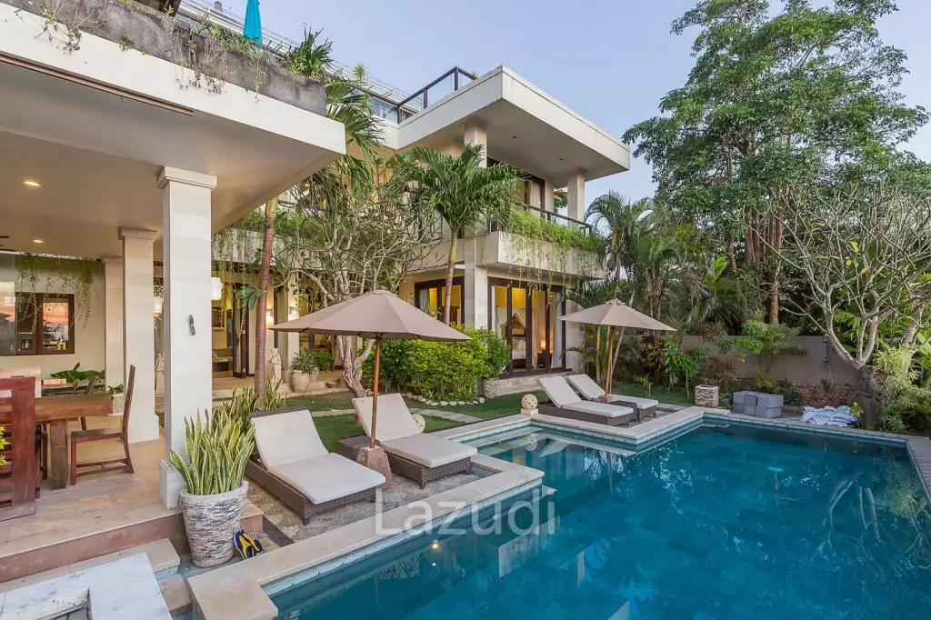 Exclusive 4-Bedroom Villa with Stunning Ocean View in Jimbaran