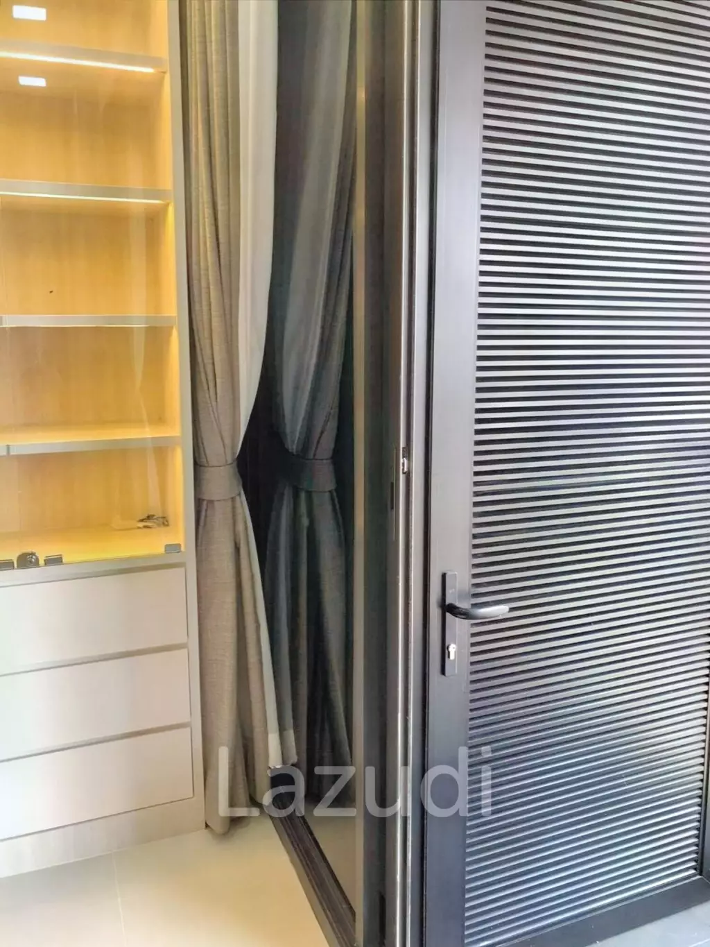1 Bed 1 Bath 44 SQ.M. M Phayathai Condo