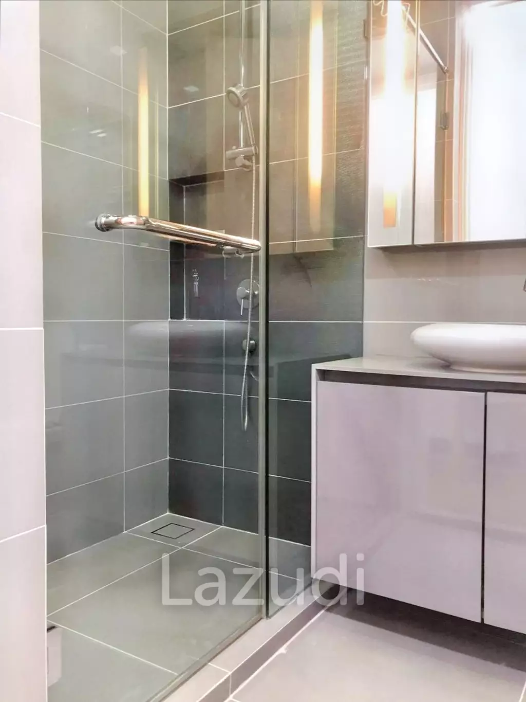1 Bed 1 Bath 44 SQ.M. M Phayathai Condo