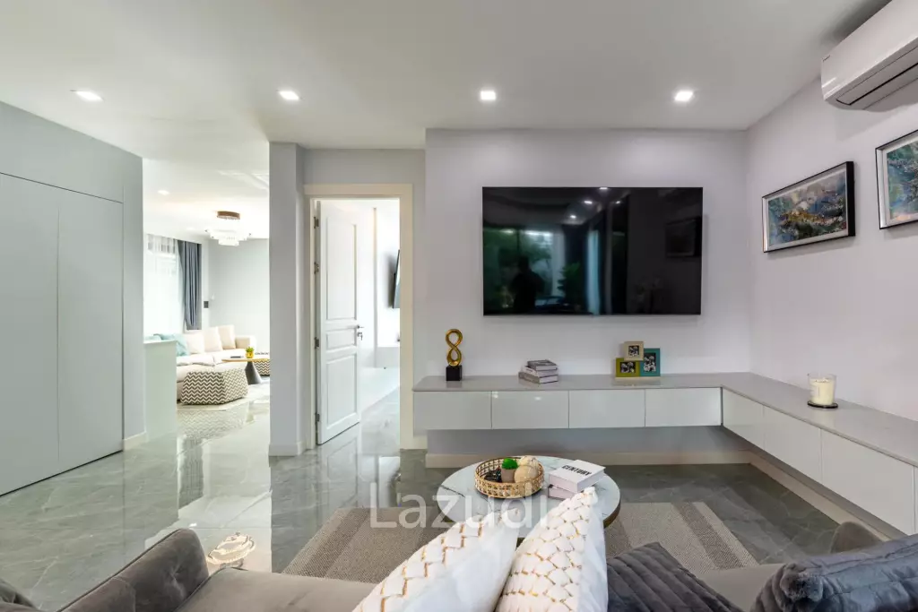 5 Beds 5 Baths 240 SQ.M. View Point Villa