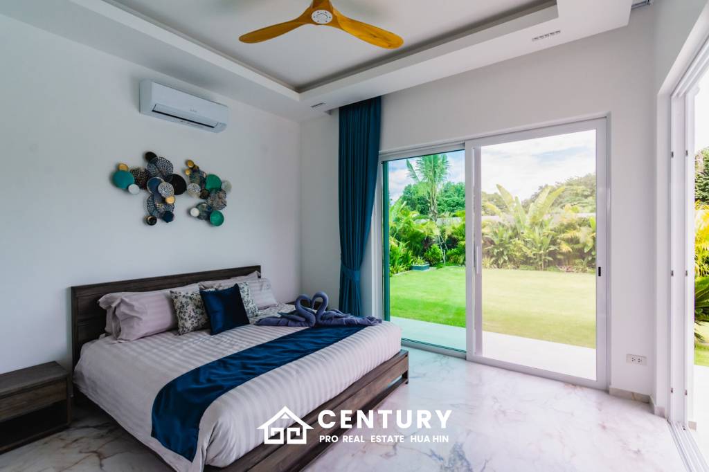 830 ตร.ม 3 เตียง 3 อาบน้ำ วิลล่า For ขาย