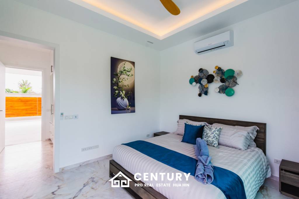 830 ตร.ม 3 เตียง 3 อาบน้ำ วิลล่า For ขาย