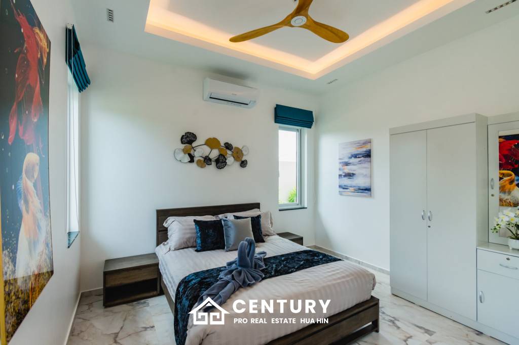 830 ตร.ม 3 เตียง 3 อาบน้ำ วิลล่า For ขาย