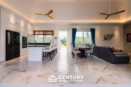 830 ตร.ม 3 เตียง 3 อาบน้ำ วิลล่า For ขาย