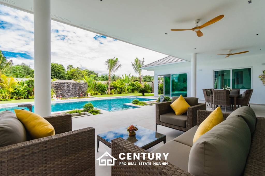 830 ตร.ม 3 เตียง 3 อาบน้ำ วิลล่า For ขาย