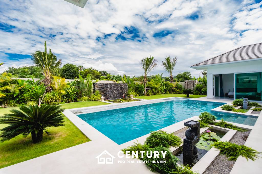 830 ตร.ม 3 เตียง 3 อาบน้ำ วิลล่า For ขาย