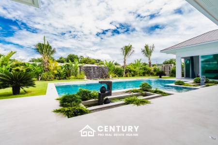 830 ตร.ม 3 เตียง 3 อาบน้ำ วิลล่า For ขาย