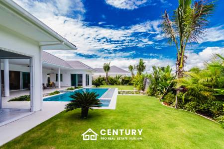 830 ตร.ม 3 เตียง 3 อาบน้ำ วิลล่า For ขาย