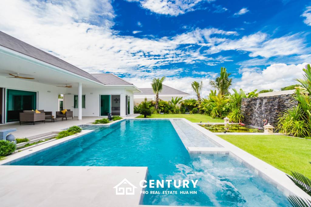 830 ตร.ม 3 เตียง 3 อาบน้ำ วิลล่า For ขาย