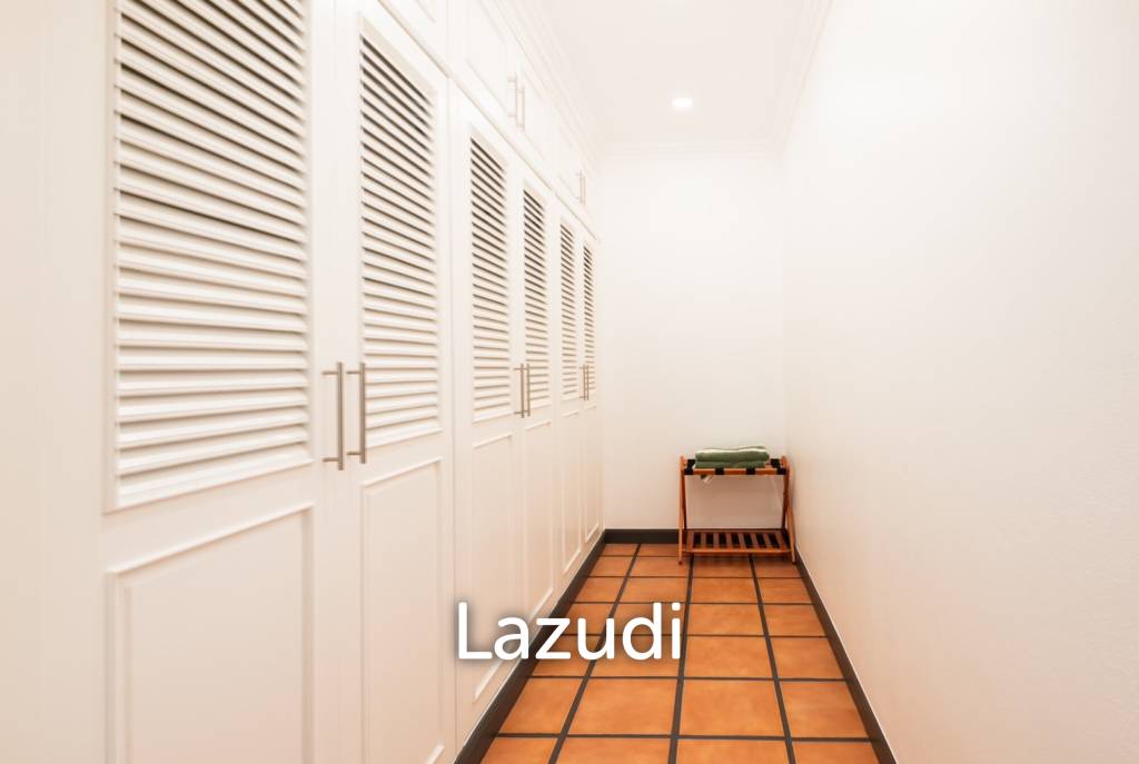 4 Bedrooms 4 Bathrooms 425 SQ.M. Villa Med