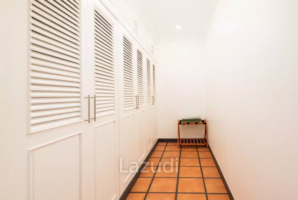 4 Bedrooms 4 Bathrooms 425 SQ.M. Villa Med