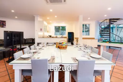 4 Bedrooms 4 Bathrooms 425 SQ.M. Villa Med