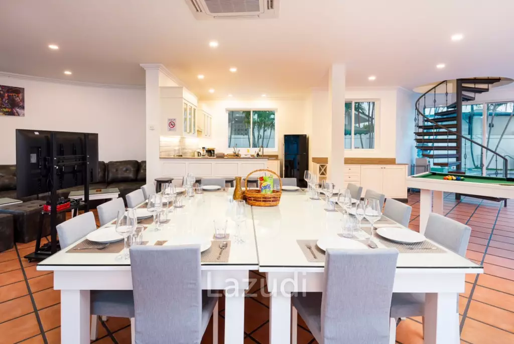 4 Bedrooms 4 Bathrooms 425 SQ.M. Villa Med