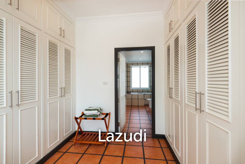 4 Bedrooms 4 Bathrooms 425 SQ.M. Villa Med