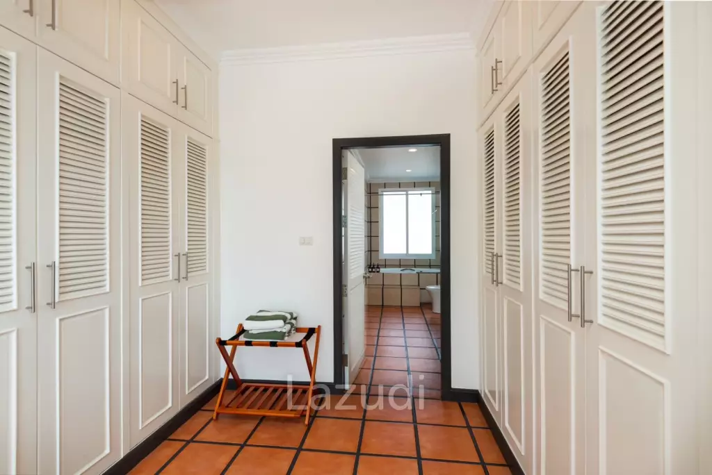 4 Bedrooms 4 Bathrooms 425 SQ.M. Villa Med