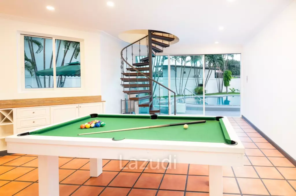 4 Bedrooms 4 Bathrooms 425 SQ.M. Villa Med