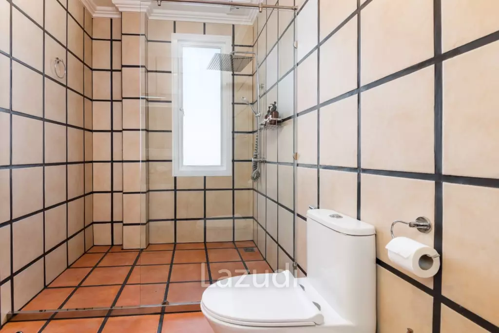 4 Bedrooms 4 Bathrooms 425 SQ.M. Villa Med