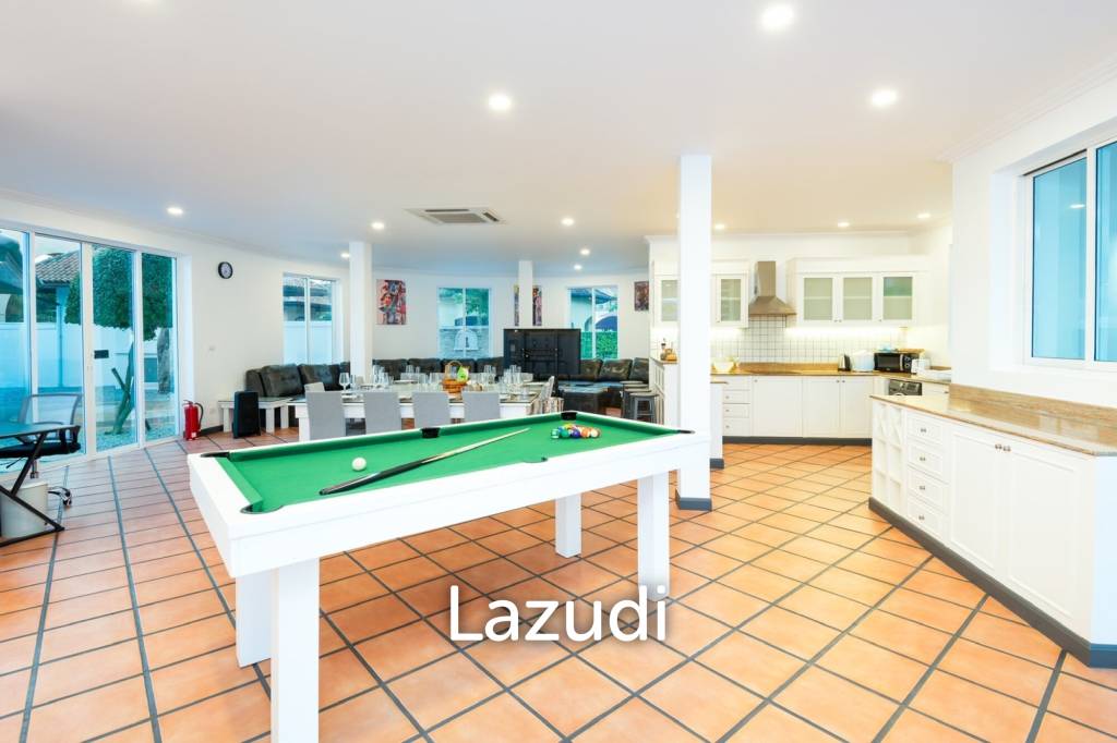 4 Bedrooms 4 Bathrooms 425 SQ.M. Villa Med