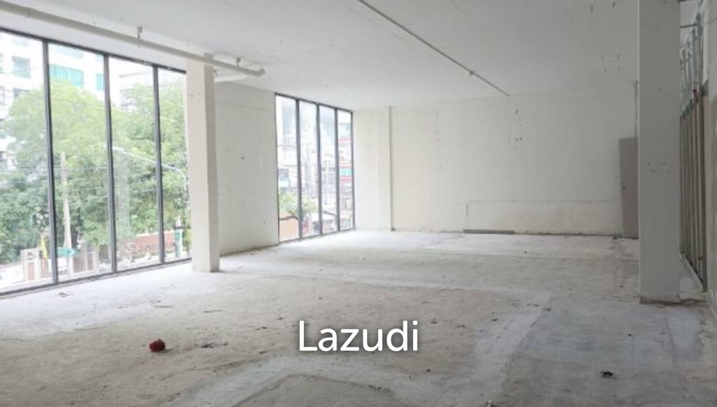 Retail Space Near Petchburi MRT Bangkok