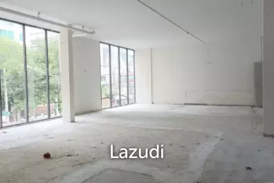 Retail Space Near Petchburi MRT Bangkok