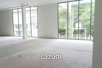 Retail Space Near Petchburi MRT Bangkok