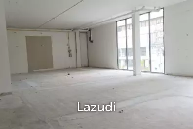 Retail Space Near Petchburi MRT Bangkok