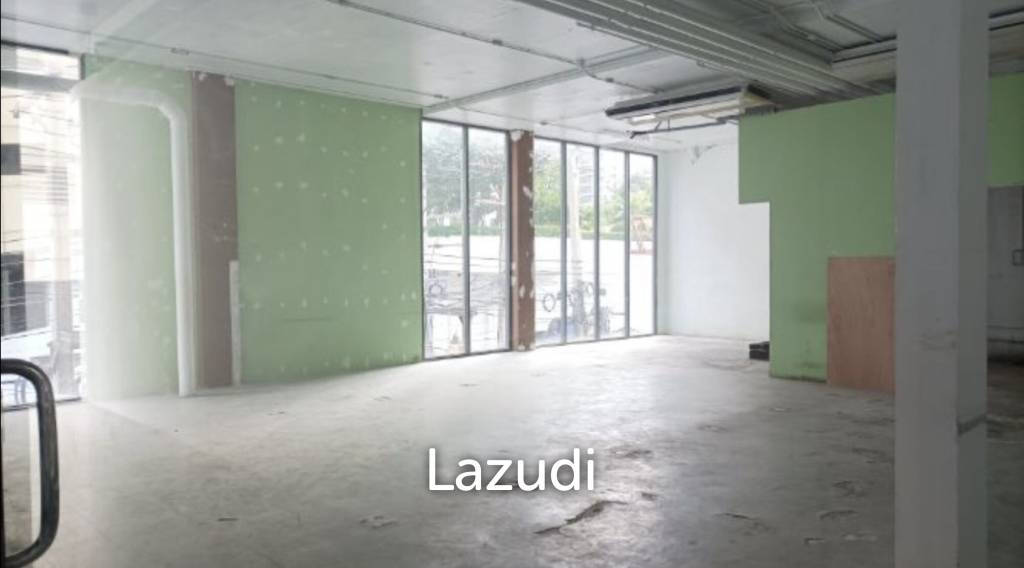 Retail Space near Petchburi MRT Bangkok