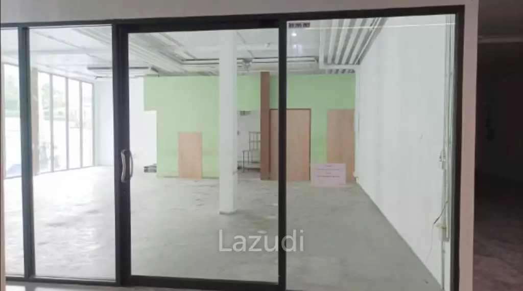 Retail Space near Petchburi MRT Bangkok