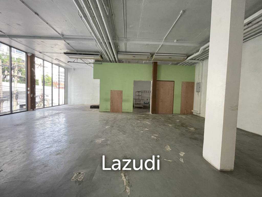 Retail Space near Petchburi MRT Bangkok